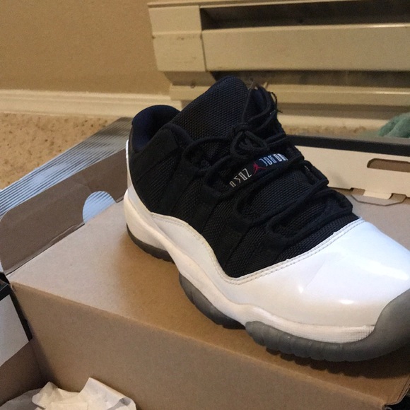 Air Jordan 11 retro low (GS) - Picture 4 of 6